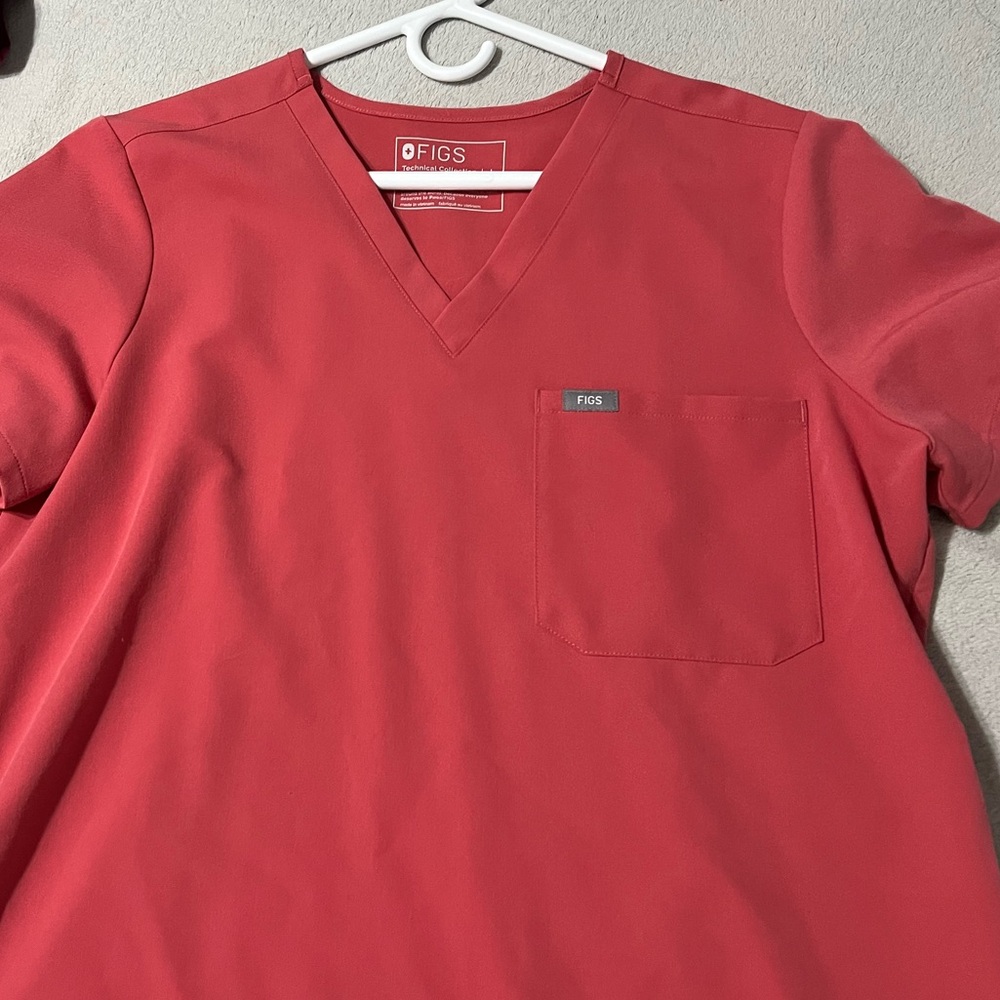 Figs pulmonary pink scrub top large regular